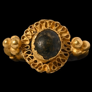 Late Roman or Merovingian Gold Ring with Rosette and Green Cabochon