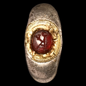 Roman Silver Ring with of him who is virtuous, beautiful Garnet Gemstone