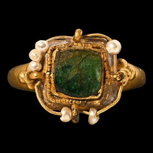 Byzantine or Merovingian Gold Ring with Emerald and Pearls