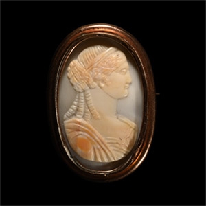 Neoclassical Shell Cameo of a Noble Lady in Gilt Brooch