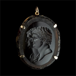Neoclassical Glass Oval with Jugate Busts in Gold Pendant