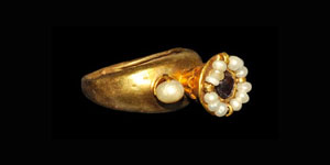 Gold Ring with Cabochon Garnet and Pearl Cluster