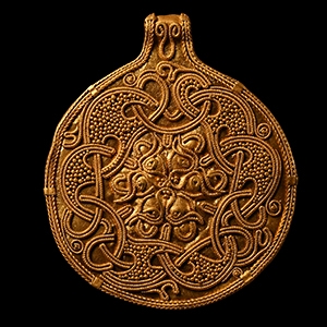 Scandinavian Gold Filigree Pendant with Interlace Motif
