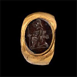 Roman Gold Ring with Kneeling Soldier Gemstone