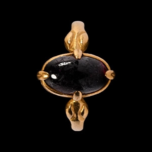 South East Asian Gold Ring with Amethyst Cabochon