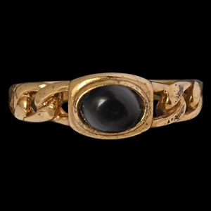 Post Medieval Gold Chain Ring with Garnet Gabochon