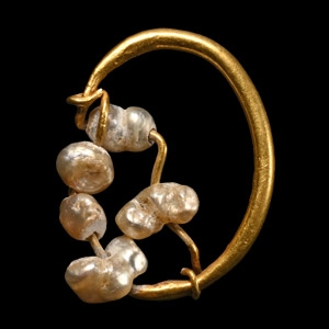 Roman Gold Earring with Pearls