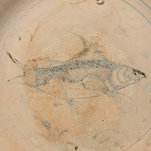Large Hoi An Shipwreck Glazed Blue and White Bowl with Fish