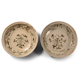 Large Hoi An Shipwreck Glazed Blue and White Bowl Pair