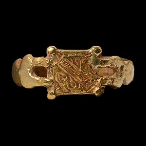 Byzantine Gold Ring with Foliate Motifs