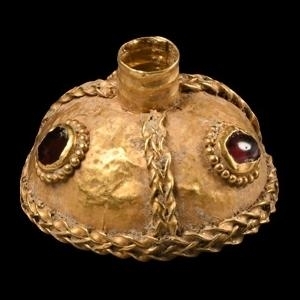 Byzantine Gold Dagger Pommel Cap with Garnets