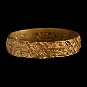 The Framlingham Manor Tudor Gold FOR EVER ORE NEVER Wreath Posy Ring