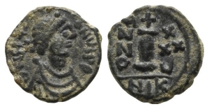 Justinian I AE 10 Nummi or Decanummium.
