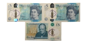 Group of Three [3] England, Elizabeth II Five Pounds Banknotes.