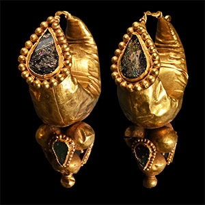 Eastern Roman Gold Earrings in the Shape of a Grape