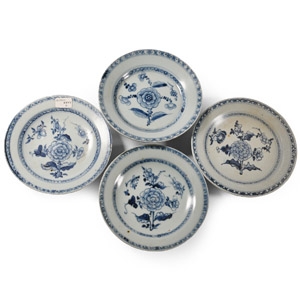 Tek Sing Treasure Shipwreck Glazed Blue and White Dish Set