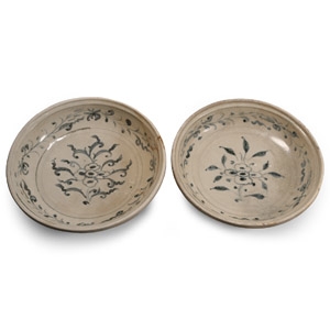 Large Hoi An Cargo Shipwreck Glazed Plate Pair