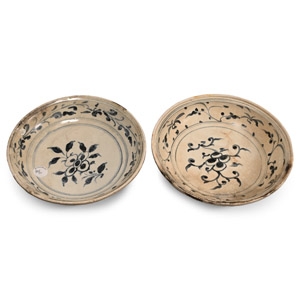 Large Hoi An Cargo Shipwreck Glazed Plate Pair