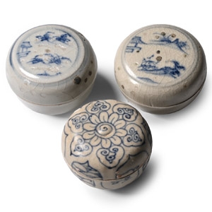 Hoi An Cargo Shipwreck Glazed Blue and White Lidded Box Collection