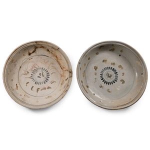 Large Hoi An Cargo Shipwreck Glazed Polychrome Plate Pair