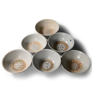 Tek Sing Treasure Shipwreck Glazed Polychrome Bowl Set