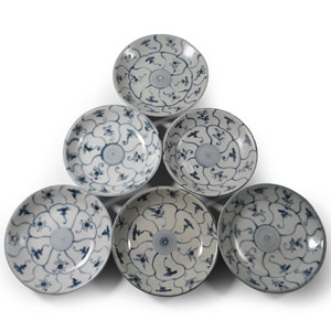 Tek Sing Treasure Shipwreck Glazed Blue and White Plate Set with Floral Designs