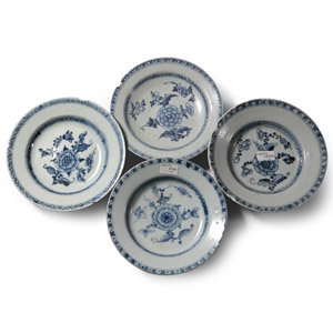 Tek Sing Treasure Shipwreck Glazed Blue and White Dish Set