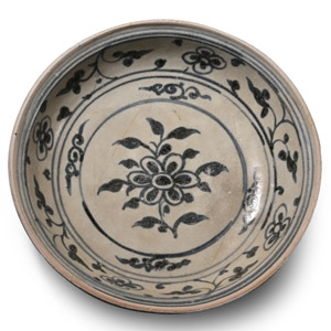 Large Hoi An Cargo Shipwreck Glazed Blue and White Plate