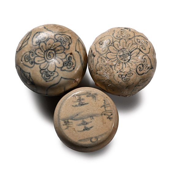 Hoi An Cargo Shipwreck Glazed Blue and White Lidded Box Collection