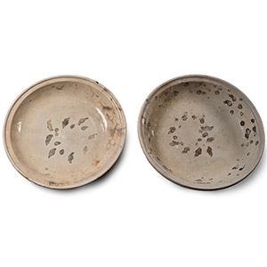 Large Hoi An Cargo Shipwreck Glazed Polychrome Plate Pair