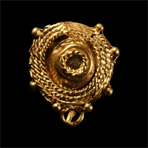 Roman Gold Shield-Shaped Earring