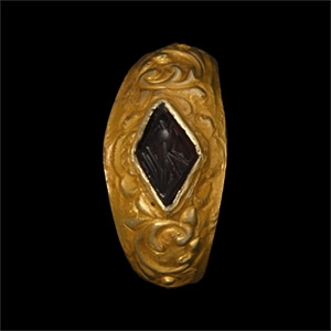 Renaissance Gold Ring with Roman Hare Gemstone