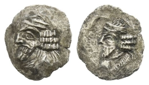 Kingdom of Persia. Pakor II AR Obol.