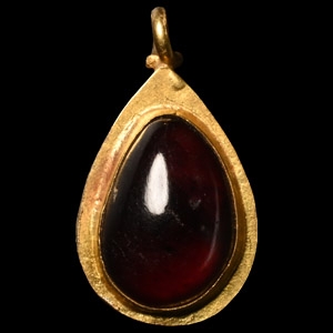 Roman Gold and Garnet Pendant