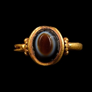 Roman Gold Ring with Banded Agate Cabochon