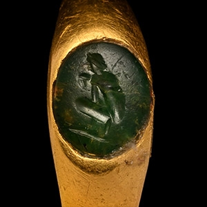 Roman Gold Ring with Green Quartz Gemstone of a Crouching Figure