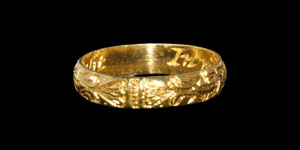 Post Medieval Gold In mind though not in sight Decorated Posy Ring