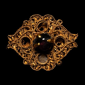Hellenistic Gold Filigree Element with Garnet