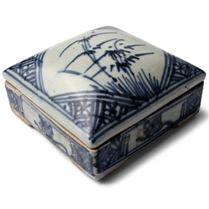 Chinese Blue and White Painted Lidded Trinket Box with Internal Text