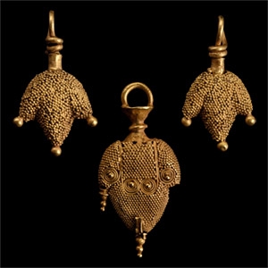 Roman Gold Bunched Grape Jewellery Set