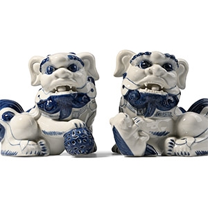 Chinese Blue and White Porcelain Foo Dog Guardian Lion Pair