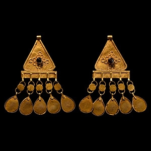 Roman Style Gold Earring Pair with Garnets