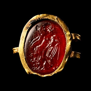 Roman Gold Pendant with Carnelian Intaglio of Goddess Venus