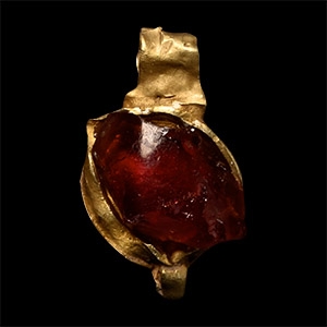 Roman Gold and Garnet Pendant