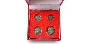 Great Britain. Windsor, George V AR Maundy Money Set.