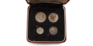 Great Britain. Windsor, George V AR Maundy Money Set.