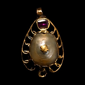 Stuart Period Gold Pendant with Pearl