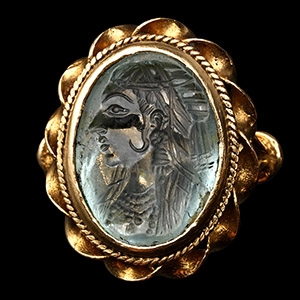 Aquamarine Gemstone with Mughal Princess in Gold Ring