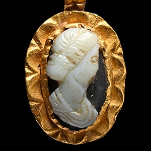 Roman Gold Pendant with Onyx Cameo