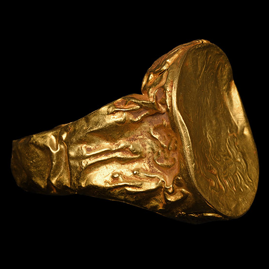 Very Large Roman Gold Ring with Engraved Head of the God Neptune and Warships